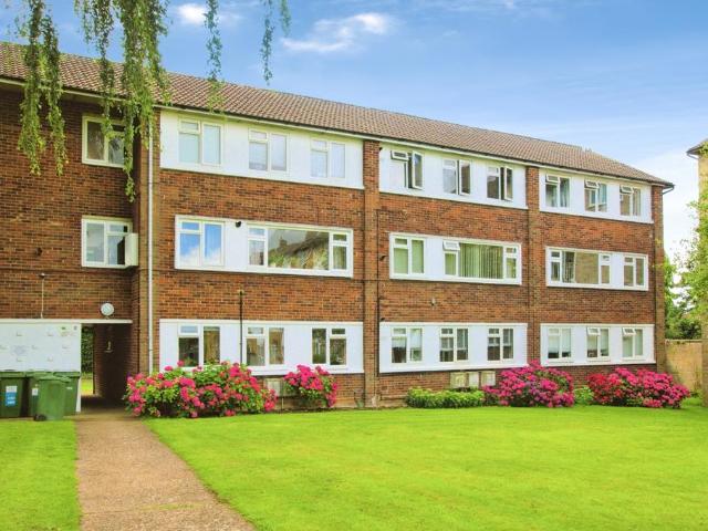 Flat for rent in Five Acres, Hertfordshire