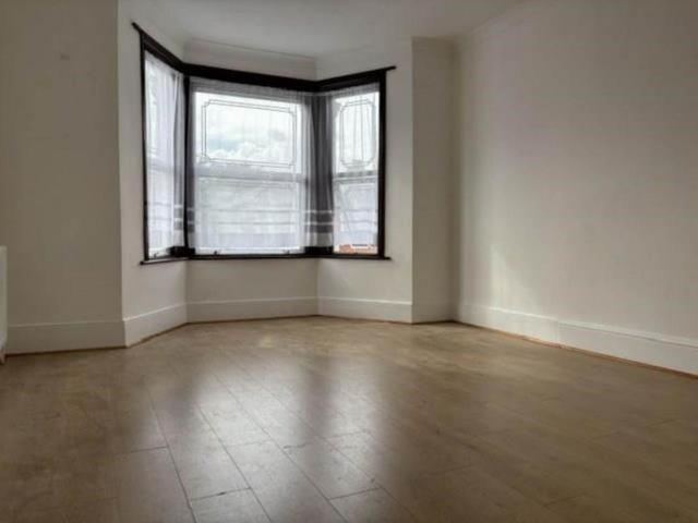Apartment for rent in Gants Hill, Greater London