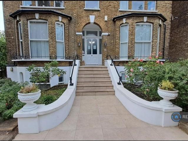 Flat for rent in London Borough of Croydon, Addiscombe