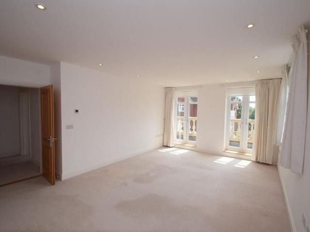 Apartment for rent in Holywell, Eastbourne