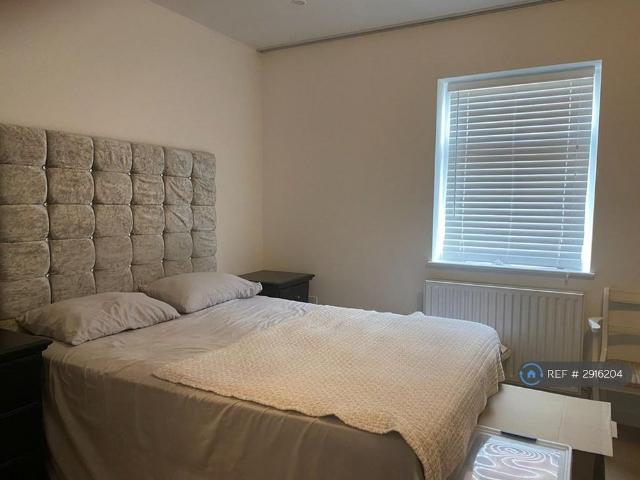 Apartment for rent in Perryfields, West Sussex