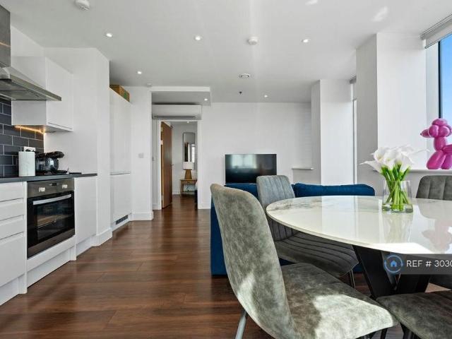Apartment for rent in London Borough of Merton, Collier's Wood