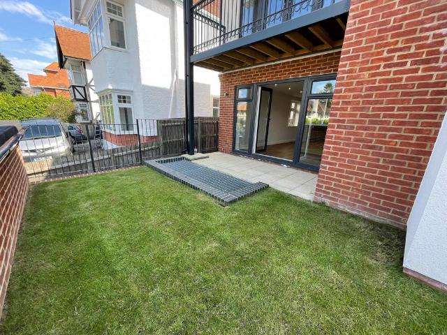 Flat for rent in Penn Hill, Poole