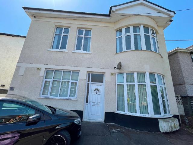 Apartment for rent in Clydach, Wales