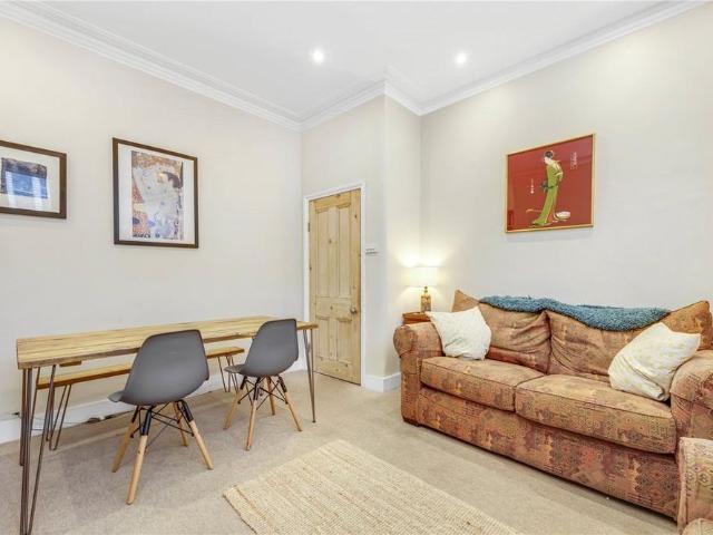 Apartment for rent in Abbeville Village, Greater London