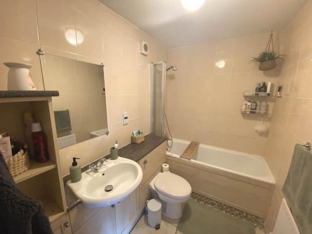 Apartment for rent in Elstree and Borehamwood, Borehamwood
