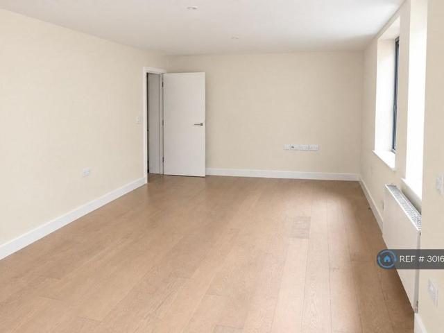 Apartment for rent in St James, Sandown Park
