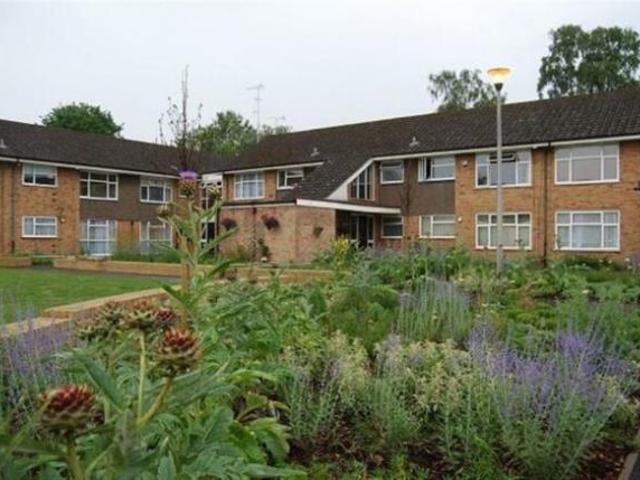 Flat for rent in Heronsgate, Batchworth