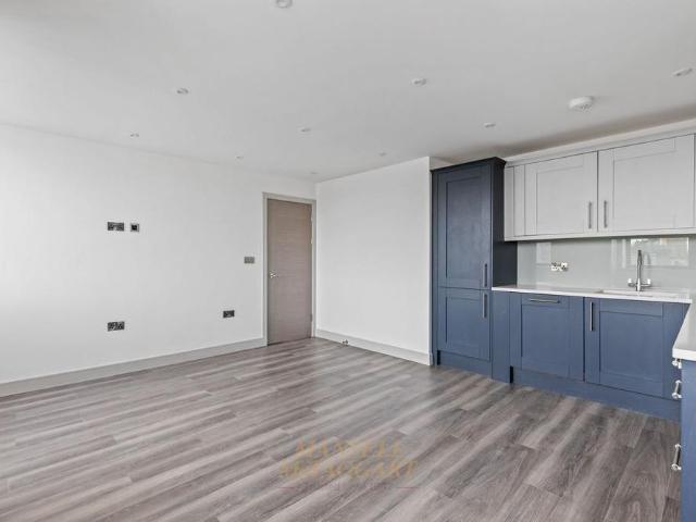 Apartment for rent in Red Hill, Surrey