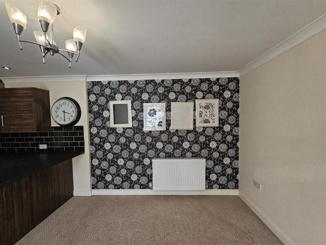 Apartment for rent in Burnedge, Greater Manchester