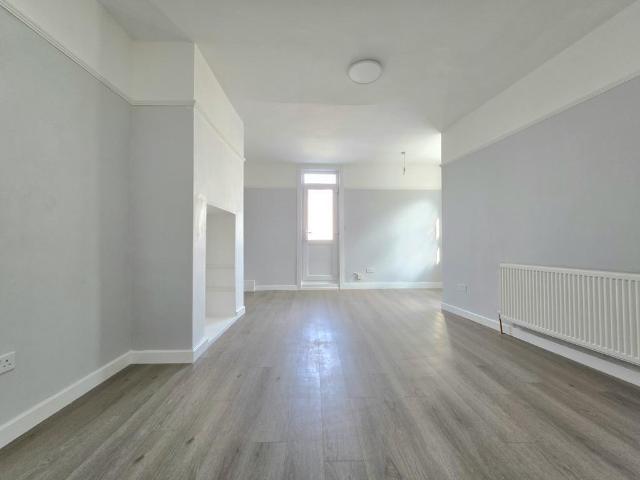 Flat for rent in London Borough of Lewisham, Forest Hill