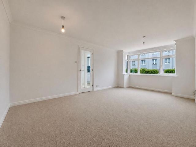 Apartment for rent in St Helier, Greater London