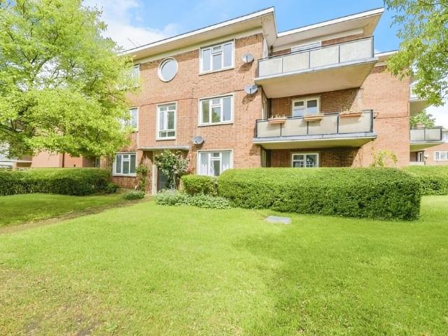 Flat for rent in St Albans, Five Acres