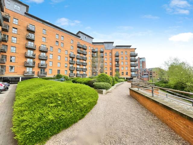 Flat for rent in Richmond Hill, West Yorkshire
