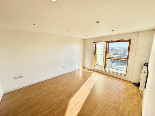 Apartment for rent in Rush Green, Greater London