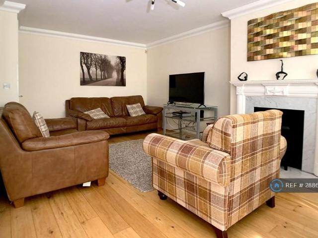 Apartment for rent in Sunninghill and Ascot, Ascot
