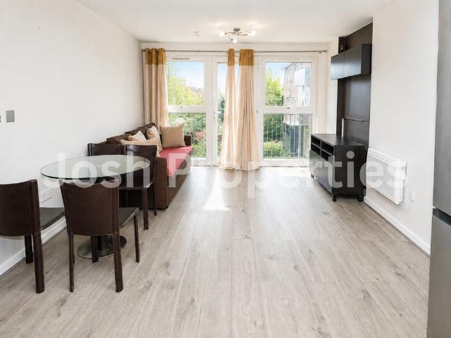 Apartment for rent in Newbury Park, Greater London