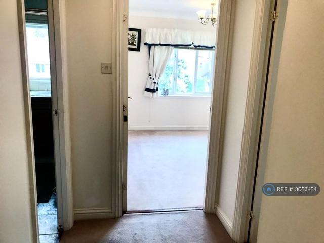 Apartment for rent in Pachesham Park, Surrey