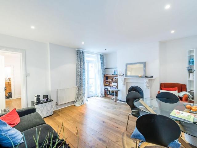 Flat for rent in Brompton, Greater London