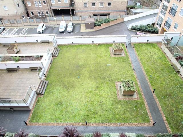 Apartment for rent in London Borough of Sutton, Greater London