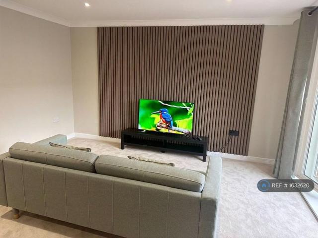 Apartment for rent in Leatherhead, Mole Valley