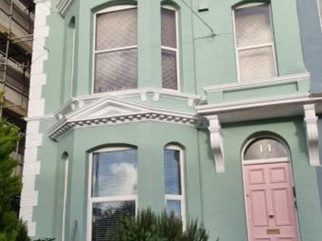 Flat for rent in Bohemia, Guestling Green
