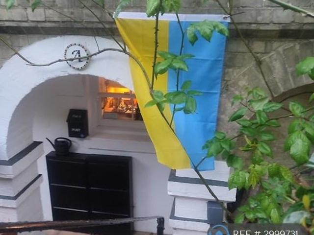 Flat for rent in Row Town, Surrey