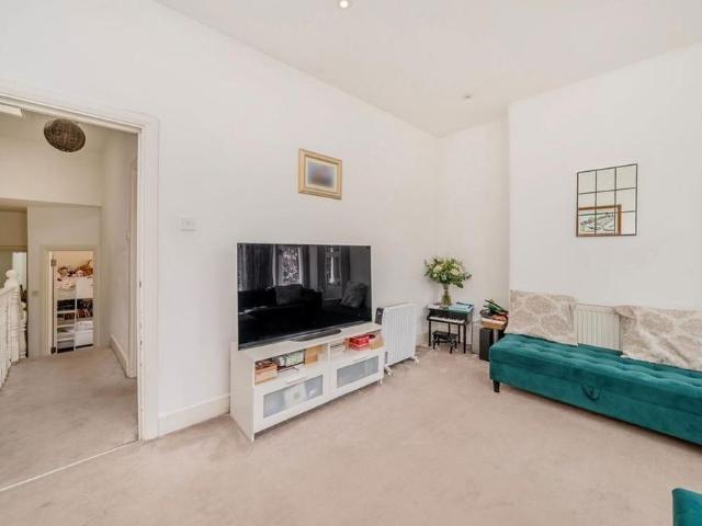 Apartment for rent in Sands End, Greater London