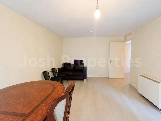 Apartment for rent in Newbury Park, Greater London