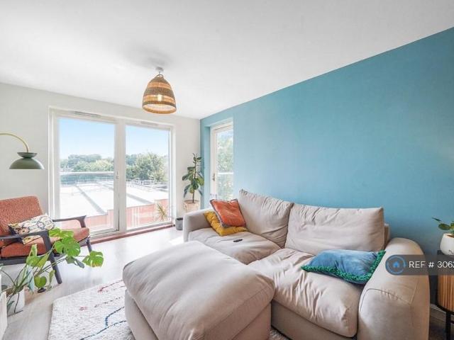 Apartment for rent in Crouch Hall Park, Greater London