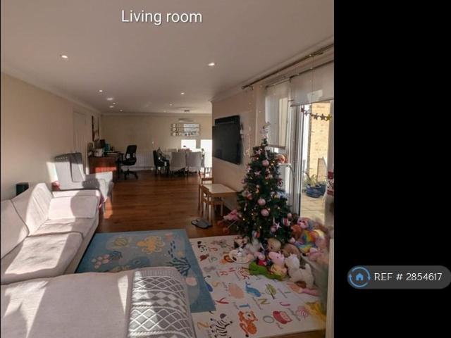 Flat for rent in Bushey