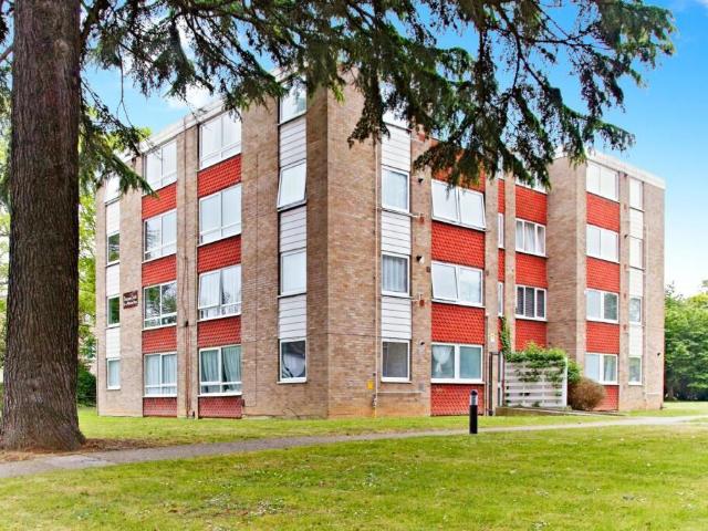 Flat for rent in London Borough of Croydon, Waddon