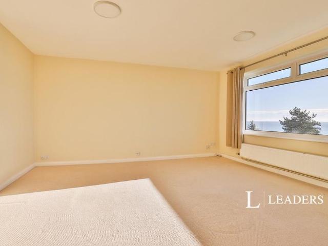 Apartment for rent in Highcliffe