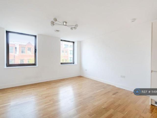 Apartment for rent in London Borough of Sutton, Greater London