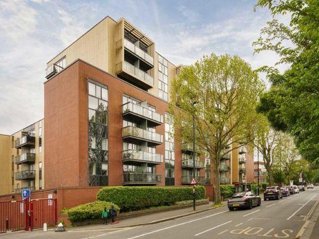 Flat for rent in London Borough of Hounslow, Greater London