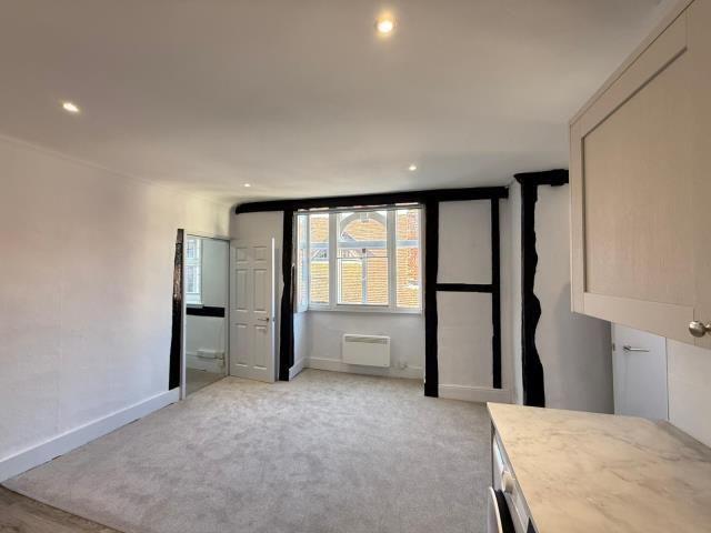 Apartment for rent in Holywell, The Slade
