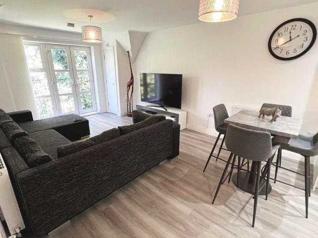 Apartment for rent in Row Town, Surrey