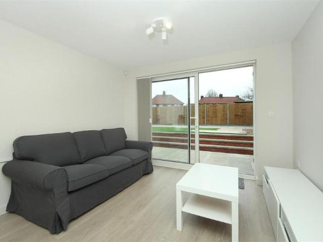 Apartment for rent in London Borough of Ealing, Park Royal