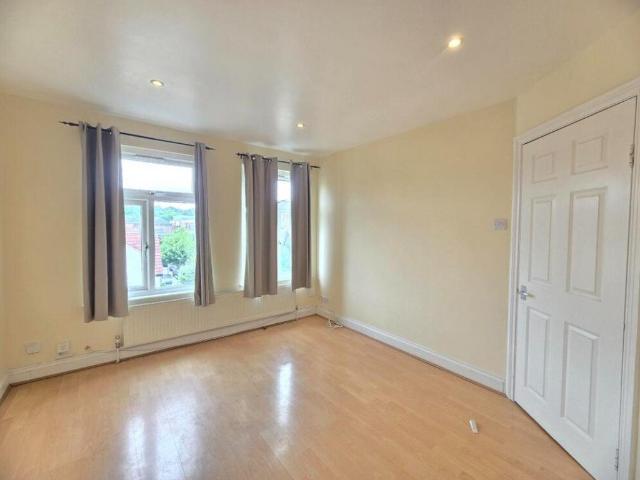Flat for rent in Temple Fortune, Greater London