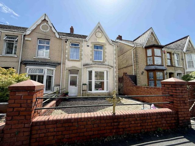Flat for rent in Gorseinon, Wales