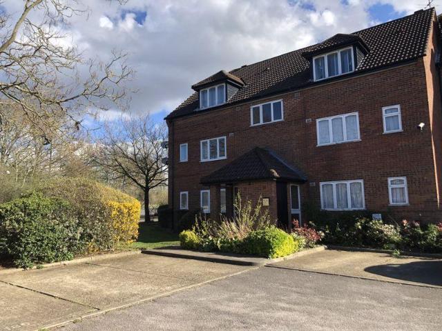 Flat for rent in Broadfields, Greater London