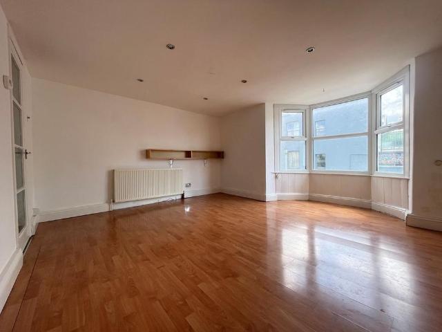 Apartment for rent in Queen's Park, Brighton