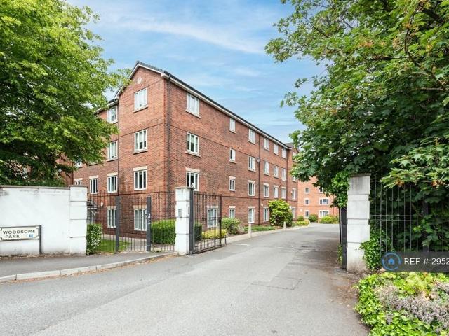 Flat for rent in Calderstones
