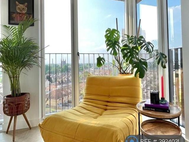 Flat for rent in London Borough of Croydon, Greater London
