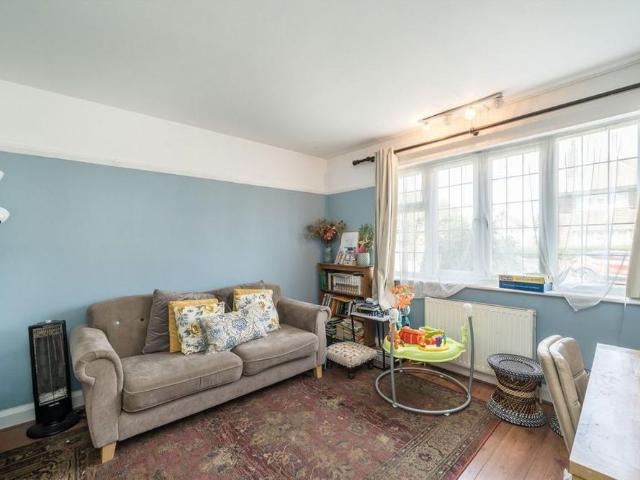 Apartment for rent in London Borough of Croydon, Thornton Heath