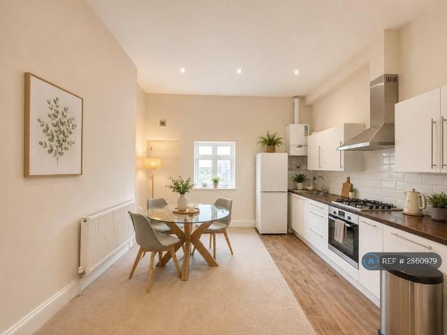 Flat for rent in Regent Quay, Oad Street