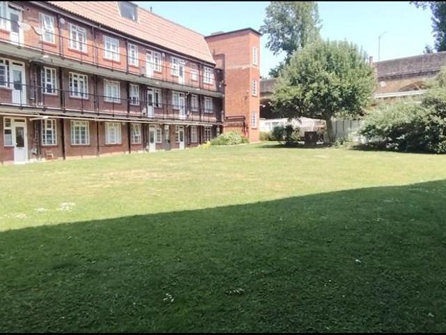 Flat for rent in Brent Cross, Greater London