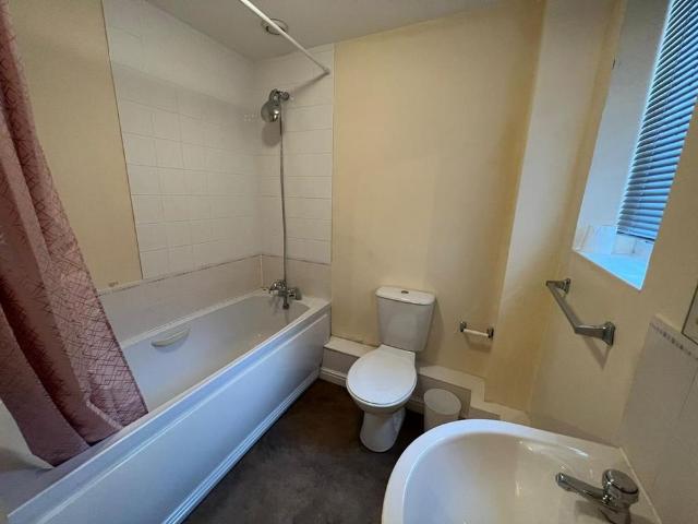 Apartment for rent in Churchward, Rodbourne