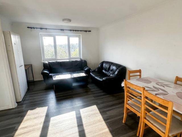 Apartment for rent in Harrow Weald, Greater London