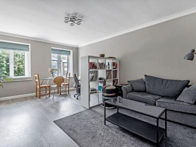 Apartment for rent in The Close, Hampshire